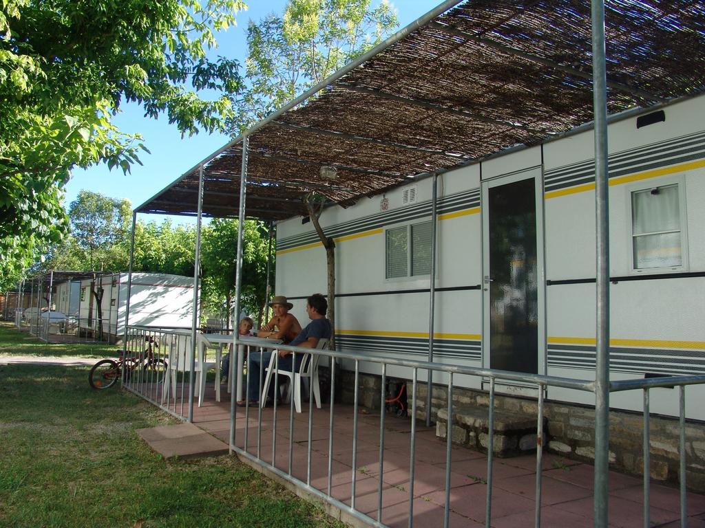 Bungalows Pena Montanesa Aínsa الغرفة الصورة
