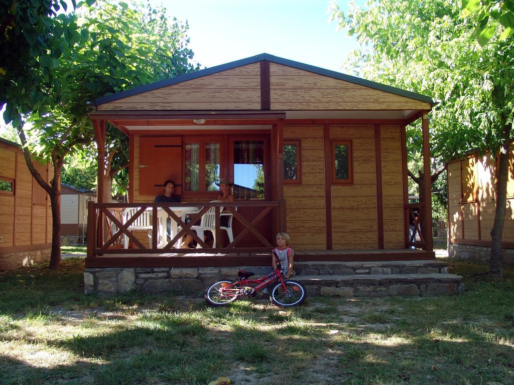 Bungalows Pena Montanesa Aínsa الغرفة الصورة