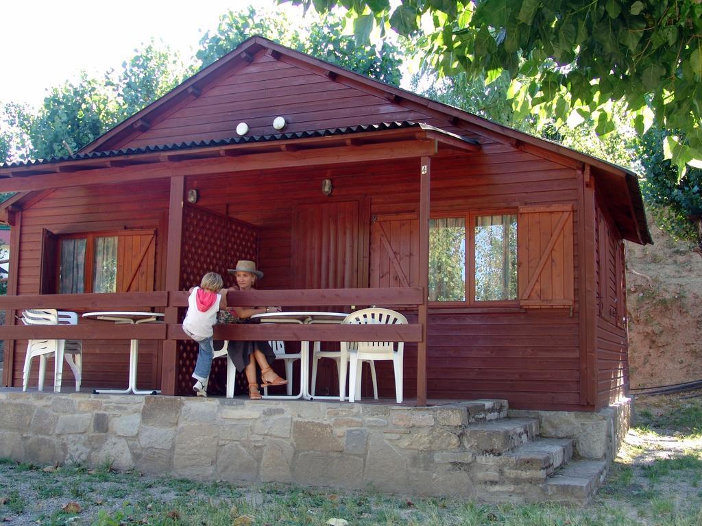 Bungalows Pena Montanesa Aínsa الغرفة الصورة